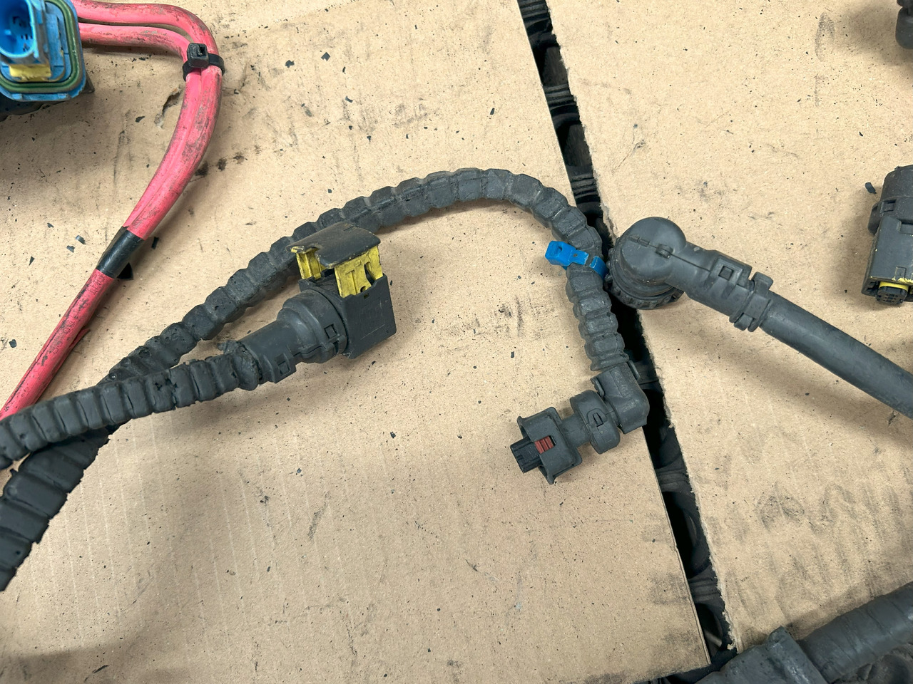 DAF XF 106 J3C ENGINE WIRING HARNESS - Кабели/ Провода: фото 4 DAF XF 106 J3C ENGINE WIRING HARNESS - Кабели/ Провода: фото 4