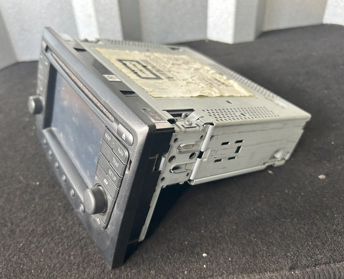DAF XF 106 ORIGINAL RADIO + MOUNTING BOX - Универсальная запчасть: фото 5 DAF XF 106 ORIGINAL RADIO + MOUNTING BOX - Универсальная запчасть: фото 5