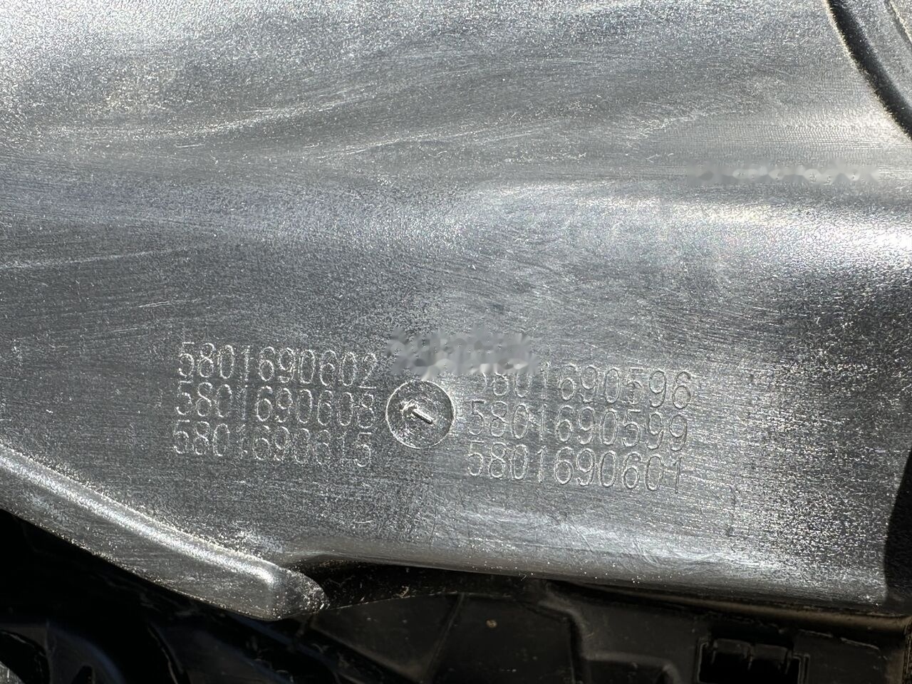 IVECO EUROCARGO 5801690602 / 5801745452 / 5801745449 IVECO 5801690602 / 5801745452 / 5801745449 - Бампер для Грузовиков: фото 4 IVECO EUROCARGO 5801690602 / 5801745452 / 5801745449 IVECO 5801690602 / 5801745452 / 5801745449 - Бампер для Грузовиков: фото 4