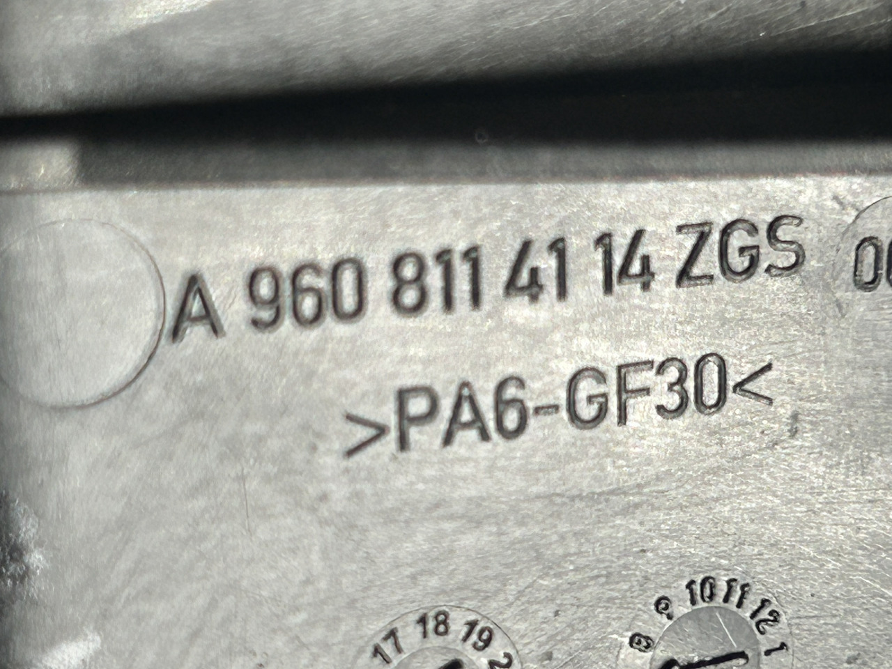 MERCEDES-BENZ ACTROS MP5 MIRROR TABLET WITH HOLDER - RIGHT - Кабина и интерьер: фото 5 MERCEDES-BENZ ACTROS MP5 MIRROR TABLET WITH HOLDER - RIGHT - Кабина и интерьер: фото 5