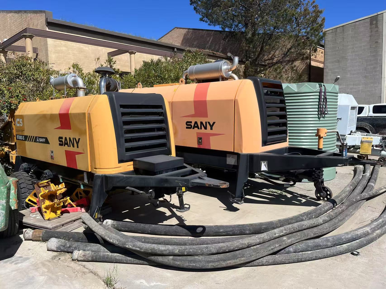 SANY 【ACHIEVE】TOP CONDITION!!! demo new low hours Sany Concrete Trailer Pump 2015 HBT6016C-5D - Бетононасос стационарный: фото 1 SANY 【ACHIEVE】TOP CONDITION!!! demo new low hours Sany Concrete Trailer Pump 2015 HBT6016C-5D - Бетононасос стационарный: фото 1