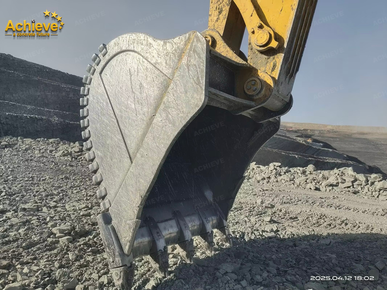 Komatsu 【ACHIEVE】TOP CONDITION!!! PC1250-11R 2023 4500h Horsepower (HP) 758 HP @ 1,800 rpm Operating weight (lbs) 269,300 - 272,600 Bucket Capacity (yd3) 5.3-9.5 - Гусеничный экскаватор: фото 5 Komatsu 【ACHIEVE】TOP CONDITION!!! PC1250-11R 2023 4500h Horsepower (HP) 758 HP @ 1,800 rpm Operating weight (lbs) 269,300 - 272,600 Bucket Capacity (yd3) 5.3-9.5 - Гусеничный экскаватор: фото 5