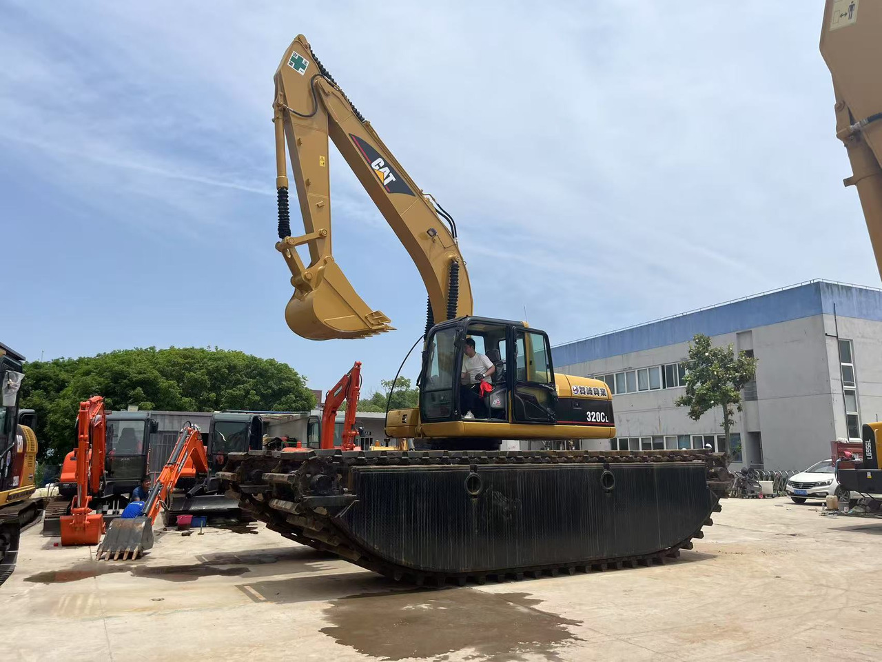Caterpillar Amphibious Hydraulic Crawler Excavator CAT 320CL for Sale Swamp Buggy Excavator Popular sale to Nigeria - Водный экскаватор: фото 4 Caterpillar Amphibious Hydraulic Crawler Excavator CAT 320CL for Sale Swamp Buggy Excavator Popular sale to Nigeria - Водный экскаватор: фото 4