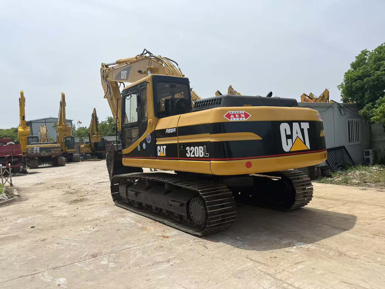 Caterpillar Original Caterpillar 320BL with repainted exterior Used Excavator Supplier from CHINA - Гусеничный экскаватор: фото 2 Caterpillar Original Caterpillar 320BL with repainted exterior Used Excavator Supplier from CHINA - Гусеничный экскаватор: фото 2