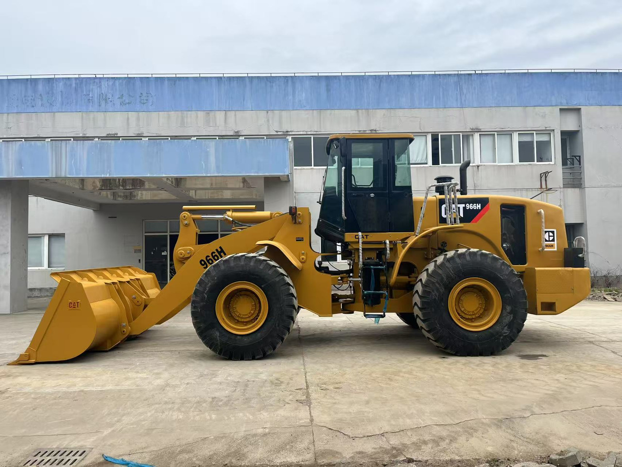 Caterpillar Well-Maintained Used CAT 966H Wheel Loader 240 HP 3.7 m³ Bucket 6T Rated Load - Колёсный погрузчик: фото 4 Caterpillar Well-Maintained Used CAT 966H Wheel Loader 240 HP 3.7 m³ Bucket 6T Rated Load - Колёсный погрузчик: фото 4