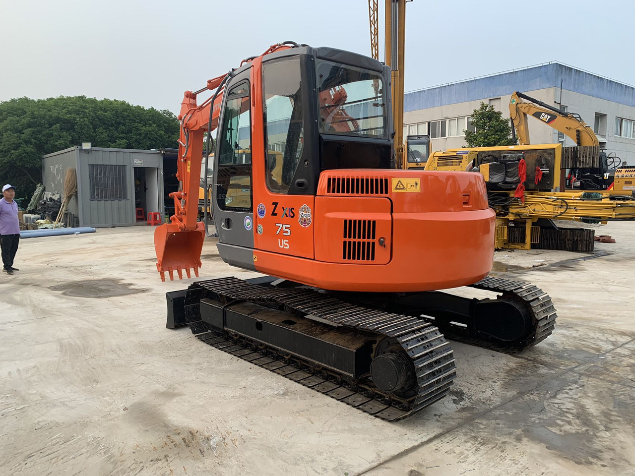 Hitachi Tracked Excavator ZX75 with Blade Dozer - Гусеничный экскаватор: фото 2 Hitachi Tracked Excavator ZX75 with Blade Dozer - Гусеничный экскаватор: фото 2