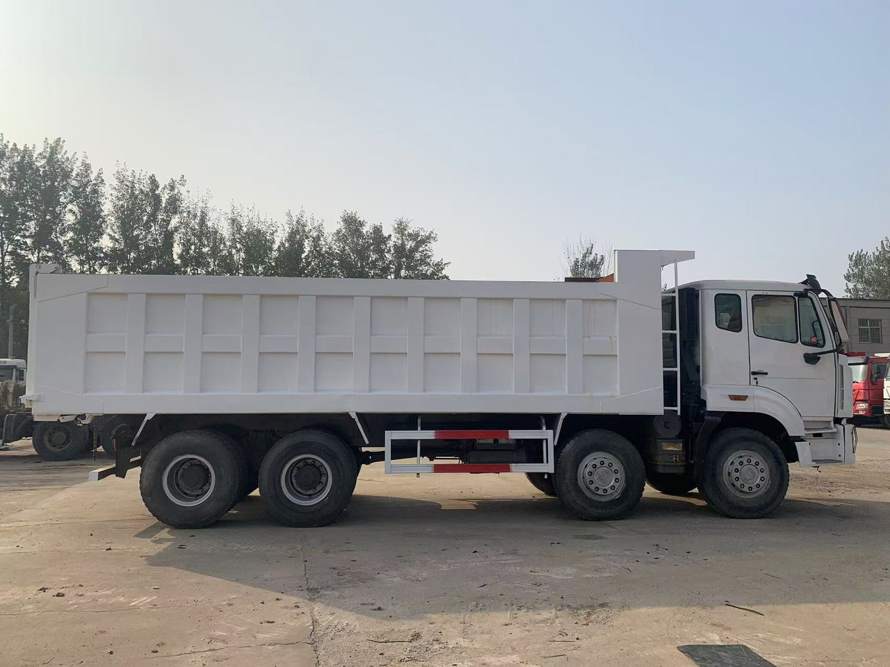 Howo 8x4 Tipper Truck Used Condition HOWO Dumper Truck Left Hand Drive - Самосвал: фото 5 Howo 8x4 Tipper Truck Used Condition HOWO Dumper Truck Left Hand Drive - Самосвал: фото 5