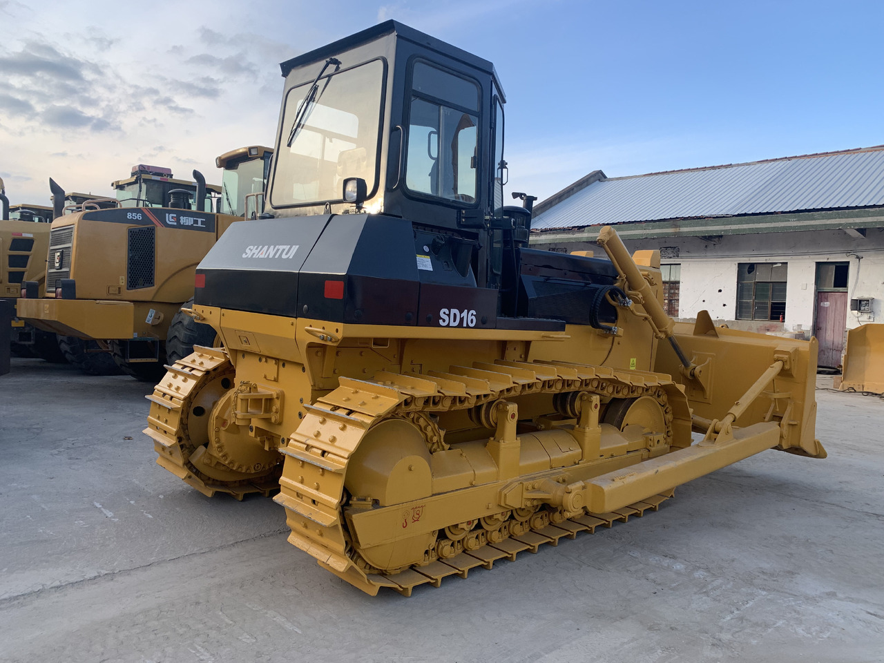 SHANTUI SD16 Used Bulldozer with Good Price - Бульдозер: фото 2 SHANTUI SD16 Used Bulldozer with Good Price - Бульдозер: фото 2