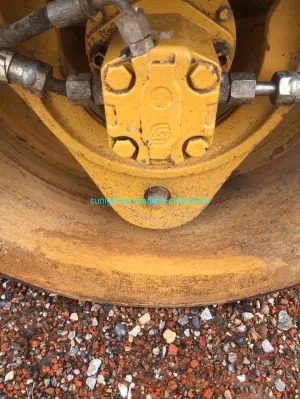 Super Good 1.5 Ton Mini Raod Roller Caterpillar CB1.7 Used Vibratory Compactor for Sale - Дорожный каток: фото 5 Super Good 1.5 Ton Mini Raod Roller Caterpillar CB1.7 Used Vibratory Compactor for Sale - Дорожный каток: фото 5