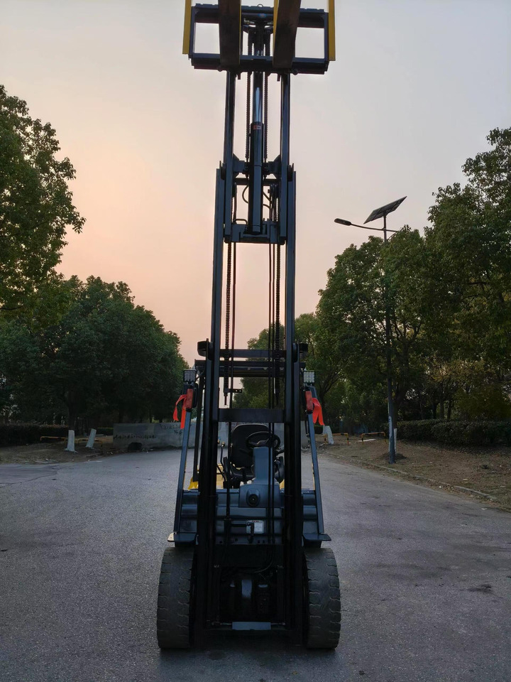 TCM FD35, FD30 Forklift with ISUZU Engine - Дизельный погрузчик: фото 3 TCM FD35, FD30 Forklift with ISUZU Engine - Дизельный погрузчик: фото 3
