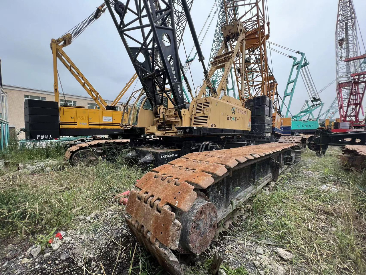 Hitachi-sumitomo SCX2500 - Гусеничный кран: фото 1 Hitachi-sumitomo SCX2500 - Гусеничный кран: фото 1