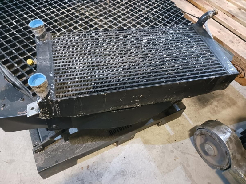 Liebherr A316 Li / A314 Li / R317 Li / R313 Li / A314 Li - Радиатор: фото 1 Liebherr A316 Li / A314 Li / R317 Li / R313 Li / A314 Li - Радиатор: фото 1