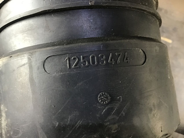 Liebherr A928 / R926 / R930 - Впускная труба: фото 2 Liebherr A928 / R926 / R930 - Впускная труба: фото 2