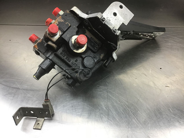 Liebherr Brake Compact Block - Педаль: фото 3 Liebherr Brake Compact Block - Педаль: фото 3