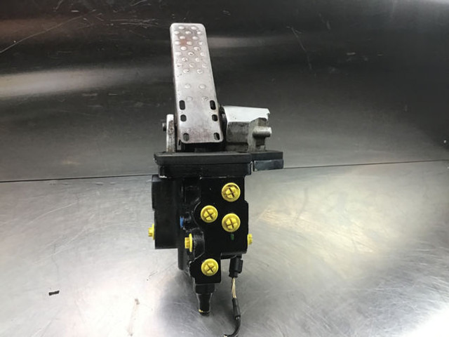 Liebherr Brake Compact Block - Педаль: фото 3 Liebherr Brake Compact Block - Педаль: фото 3