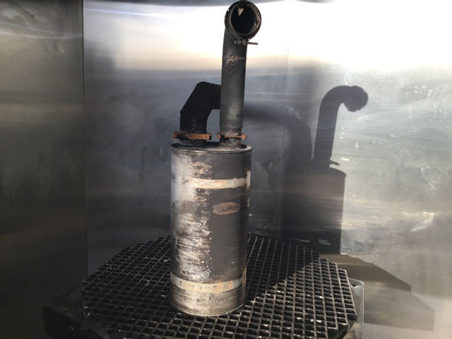 Liebherr Exhaust Silencer - Глушитель: фото 1 Liebherr Exhaust Silencer - Глушитель: фото 1