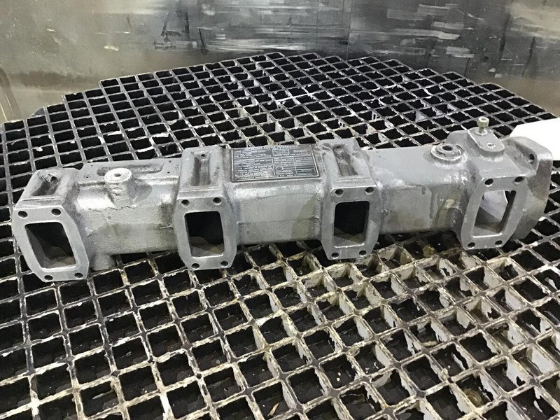 Liebherr Intakepipe - Впускная труба: фото 2 Liebherr Intakepipe - Впускная труба: фото 2