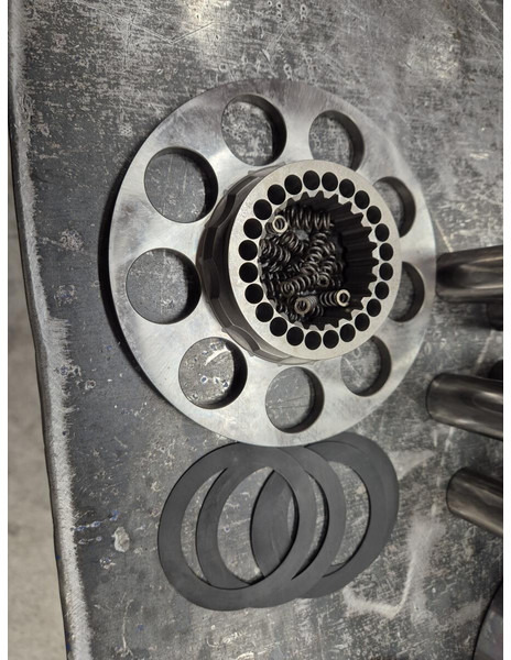 Liebherr LPVD 140/150 - Двигатель и запчасти: фото 4 Liebherr LPVD 140/150 - Двигатель и запчасти: фото 4