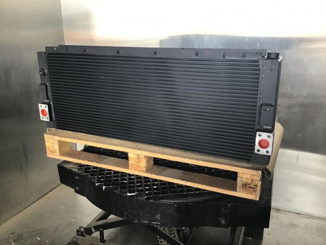 Новый Масляный радиатор Liebherr Oilcooler: фото 6