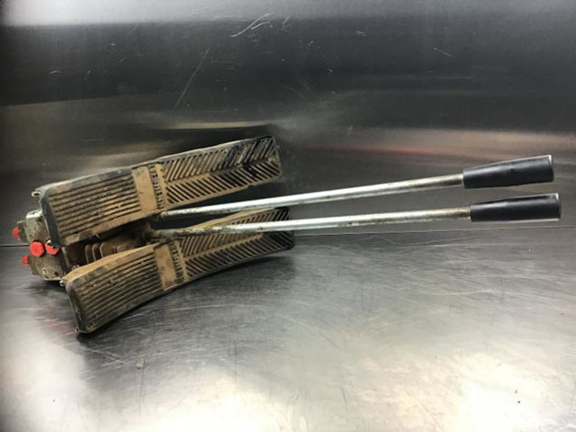 Liebherr Pilot Control Unit - Педаль: фото 3 Liebherr Pilot Control Unit - Педаль: фото 3