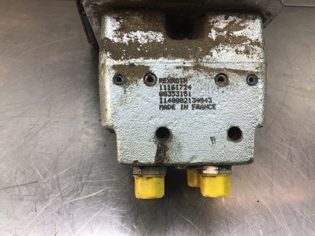 Liebherr Pilot Control Unit - Педаль: фото 2 Liebherr Pilot Control Unit - Педаль: фото 2