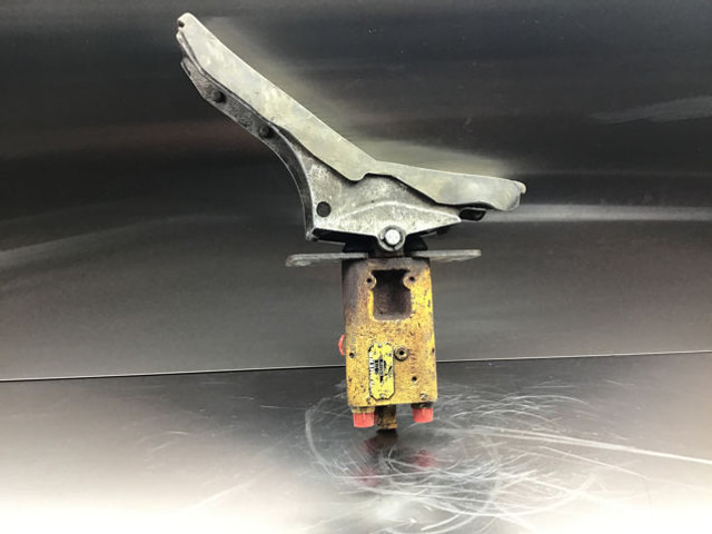 Liebherr Pilot Control Unit - Педаль: фото 1 Liebherr Pilot Control Unit - Педаль: фото 1