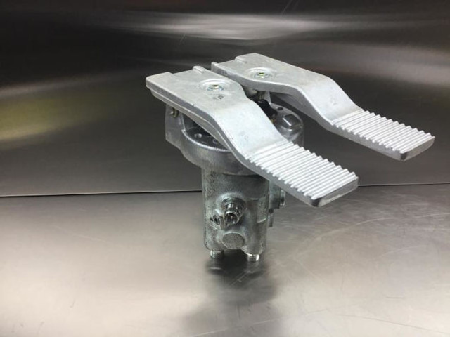 Liebherr Pilot Control Unit - Педаль: фото 4 Liebherr Pilot Control Unit - Педаль: фото 4