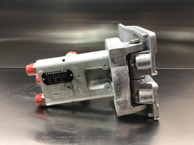 Liebherr Pilot Control Unit - Педаль: фото 3 Liebherr Pilot Control Unit - Педаль: фото 3