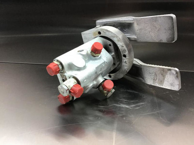 Liebherr Pilot Control Unit - Педаль: фото 4 Liebherr Pilot Control Unit - Педаль: фото 4