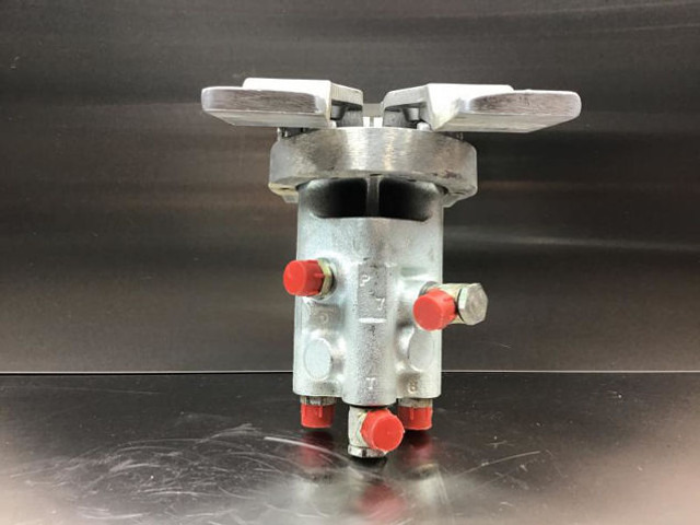 Liebherr Pilot Control Unit - Педаль: фото 1 Liebherr Pilot Control Unit - Педаль: фото 1