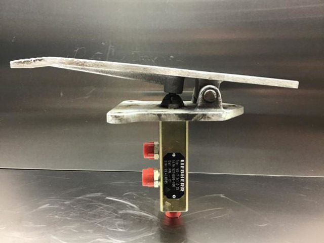 Liebherr Pilot Control Unit - Педаль: фото 3 Liebherr Pilot Control Unit - Педаль: фото 3