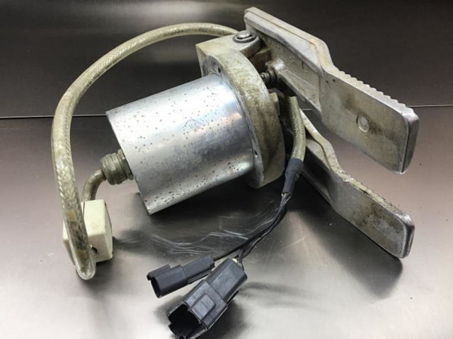 Liebherr Pilot Control Unit - Педаль: фото 2 Liebherr Pilot Control Unit - Педаль: фото 2