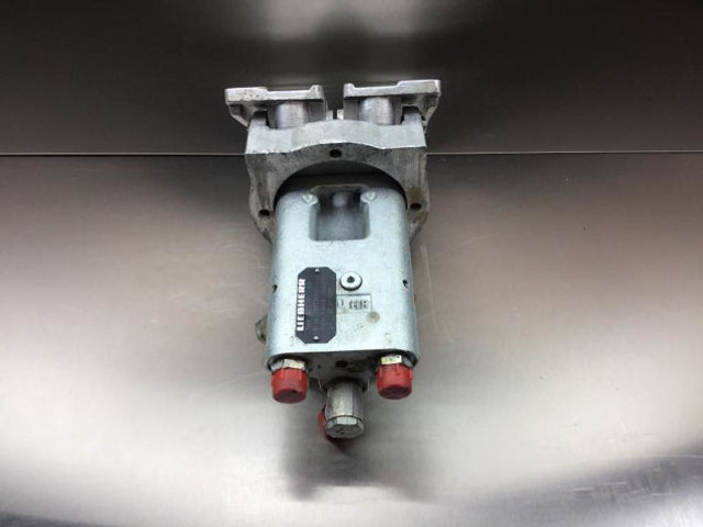 Liebherr Pilot Control Unit - Педаль: фото 2 Liebherr Pilot Control Unit - Педаль: фото 2