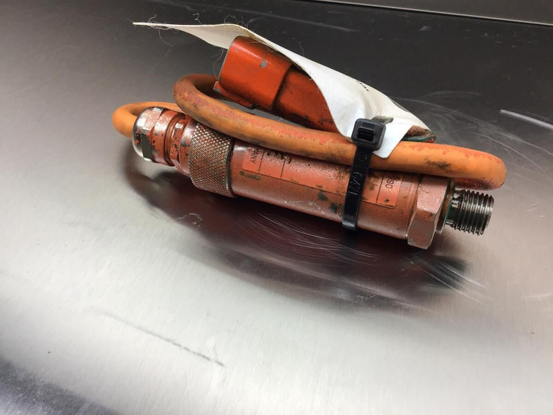 Liebherr R914B - Реле: фото 1 Liebherr R914B - Реле: фото 1