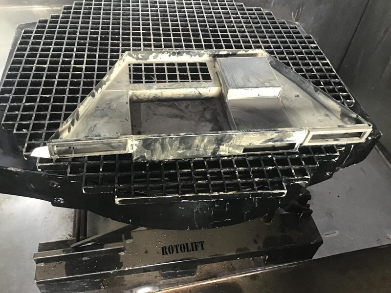 Liebherr R914HDSL - Кабина и интерьер: фото 1 Liebherr R914HDSL - Кабина и интерьер: фото 1