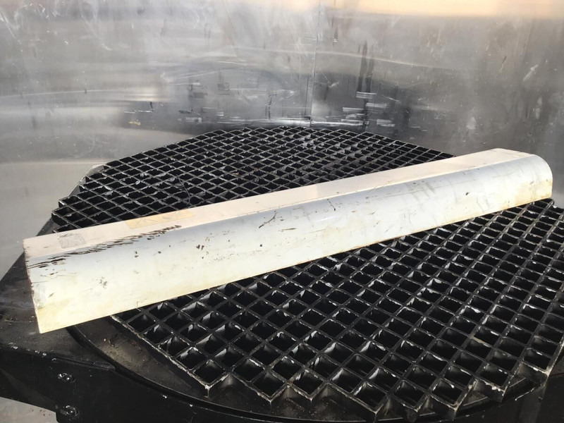 Liebherr R924 COMPACT - Бампер: фото 2 Liebherr R924 COMPACT - Бампер: фото 2