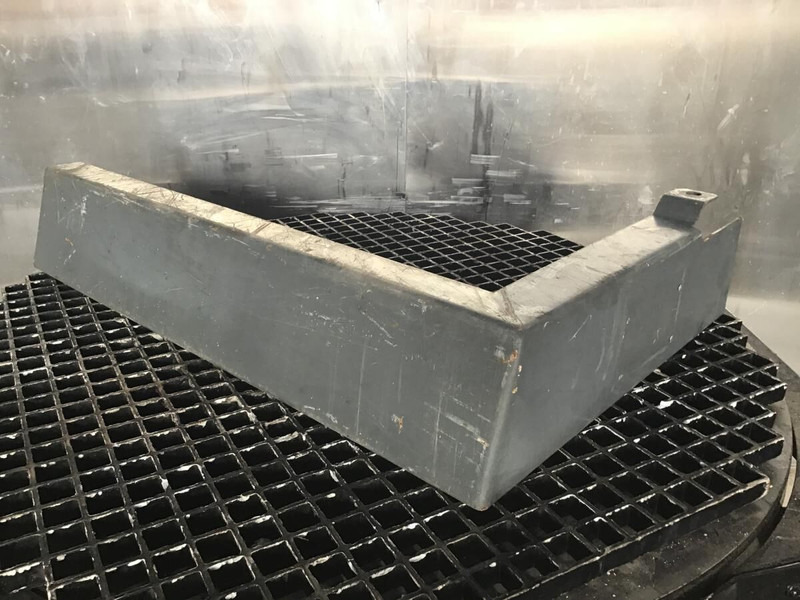 Liebherr R924 - Бампер: фото 2 Liebherr R924 - Бампер: фото 2