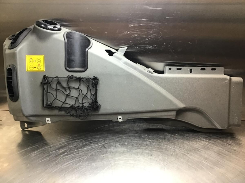 Liebherr R926 K-LC / R946 LC - Бампер: фото 1 Liebherr R926 K-LC / R946 LC - Бампер: фото 1