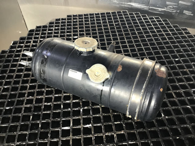 Liebherr Tank - Расширительный бачок: фото 1 Liebherr Tank - Расширительный бачок: фото 1