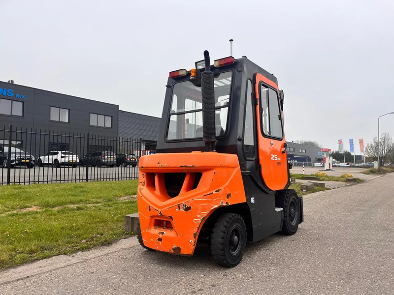 Doosan D25G PLUS - Вилочный погрузчик: фото 5 Doosan D25G PLUS - Вилочный погрузчик: фото 5