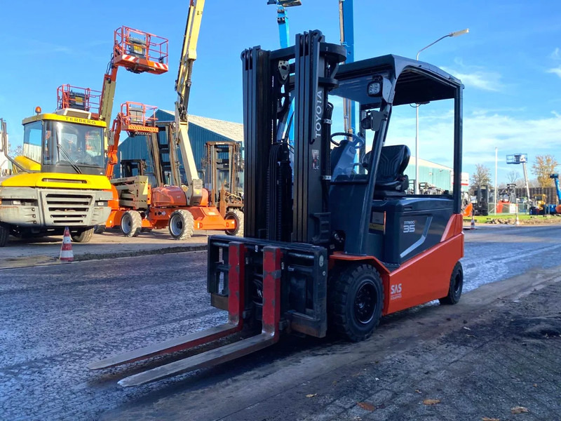 Toyota 8FBMT35 - Электропогрузчик: фото 4 Toyota 8FBMT35 - Электропогрузчик: фото 4