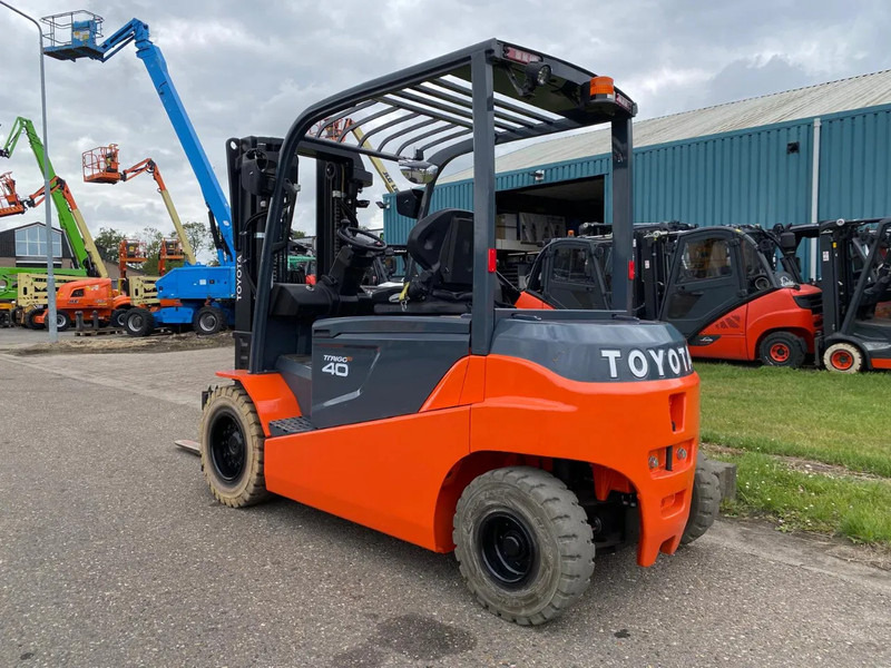 Toyota 8FBMT40 - Электропогрузчик: фото 3 Toyota 8FBMT40 - Электропогрузчик: фото 3