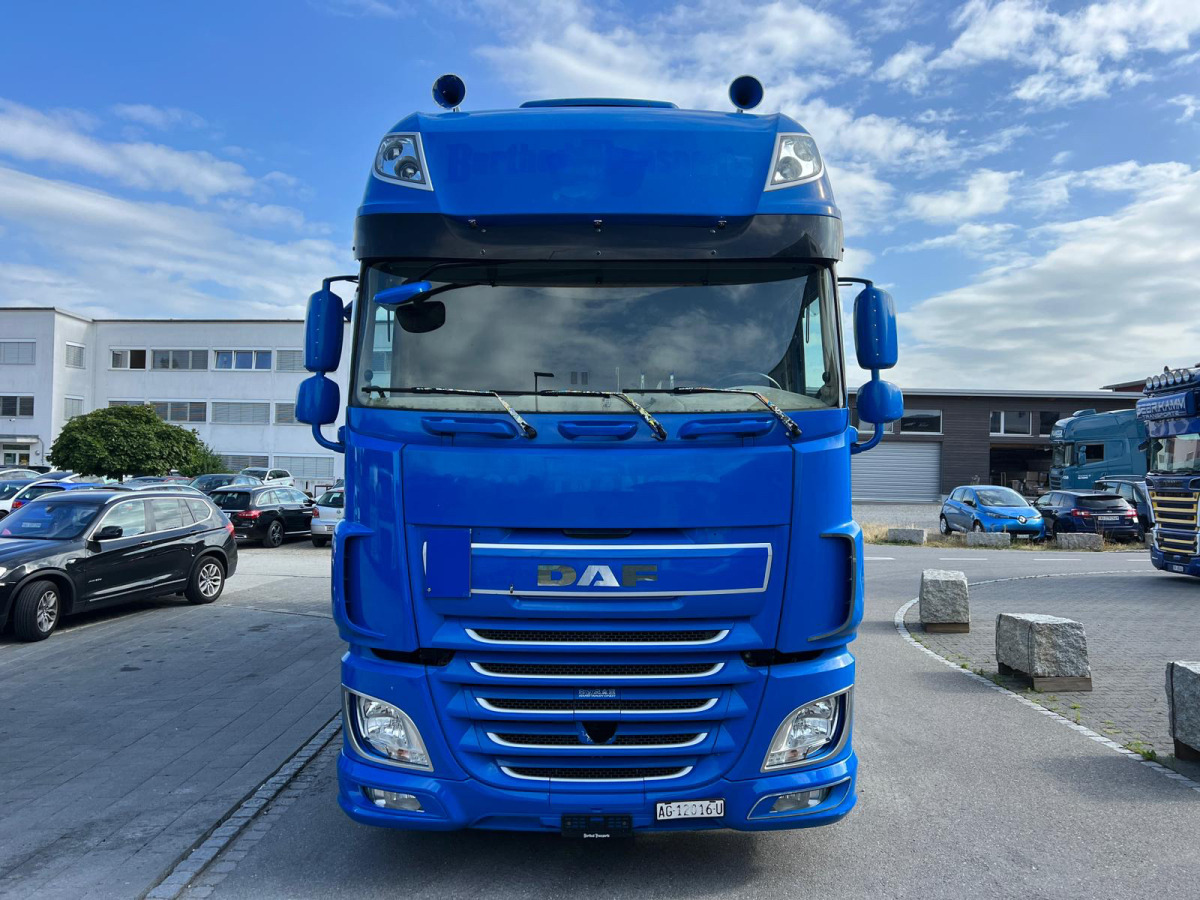 DAF XF510 6x2 - Тентованный грузовик: фото 2 DAF XF510 6x2 - Тентованный грузовик: фото 2