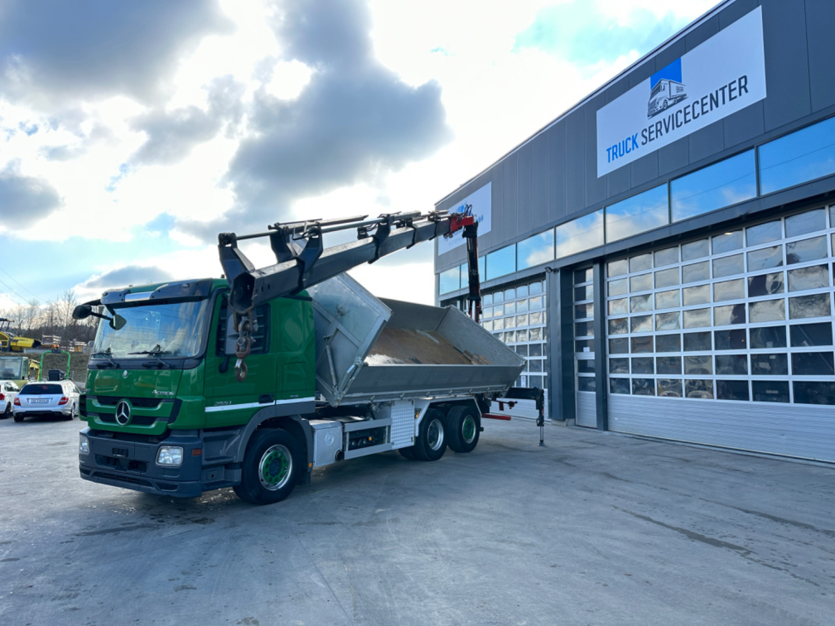 Самосвал, Автоманипулятор MERCEDES 2551 V8 6x2 Fassi 185-5 Bj.2020: фото 18