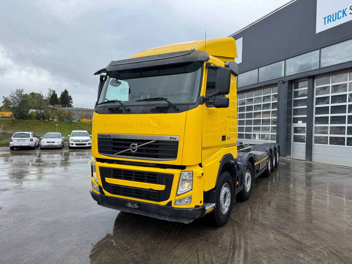 VOLVO FH-500 10x4 - Грузовик-шасси: фото 1 VOLVO FH-500 10x4 - Грузовик-шасси: фото 1