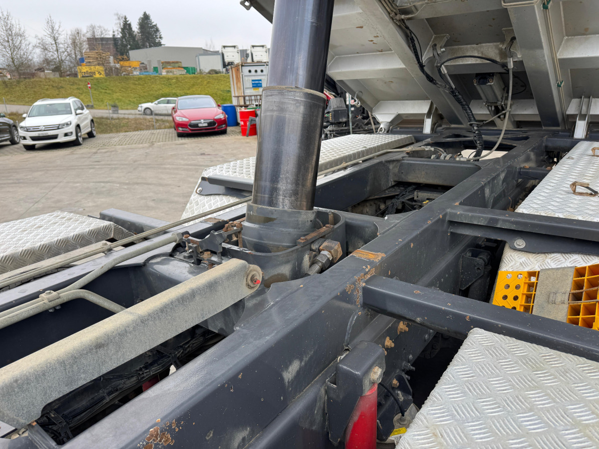 Самосвал VOLVO FMX-540 10x4 Moser 2S: фото 12