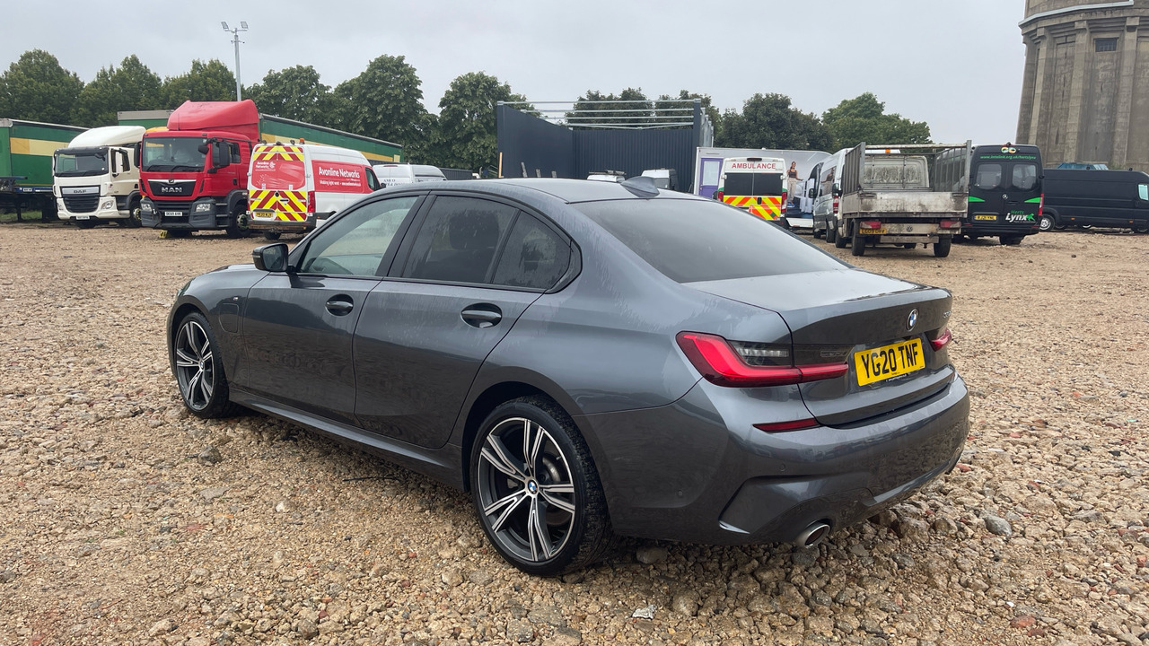 BMW 330E M - Хэтчбек: фото 3 BMW 330E M - Хэтчбек: фото 3