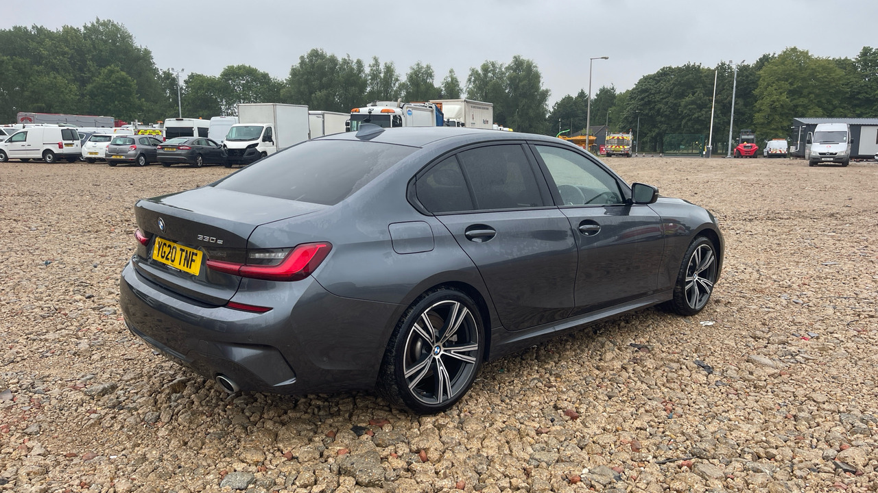 BMW 330E M - Хэтчбек: фото 4 BMW 330E M - Хэтчбек: фото 4