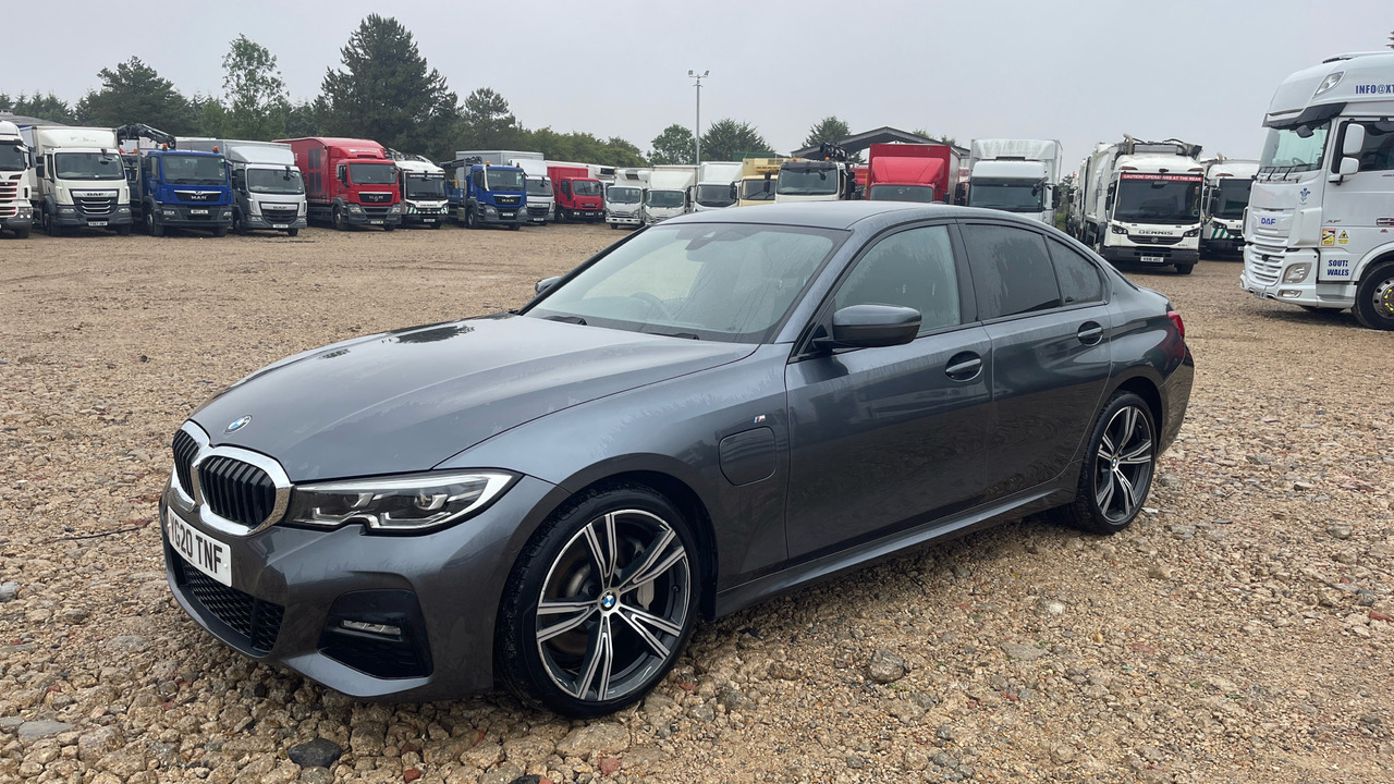BMW 330E M - Хэтчбек: фото 2 BMW 330E M - Хэтчбек: фото 2