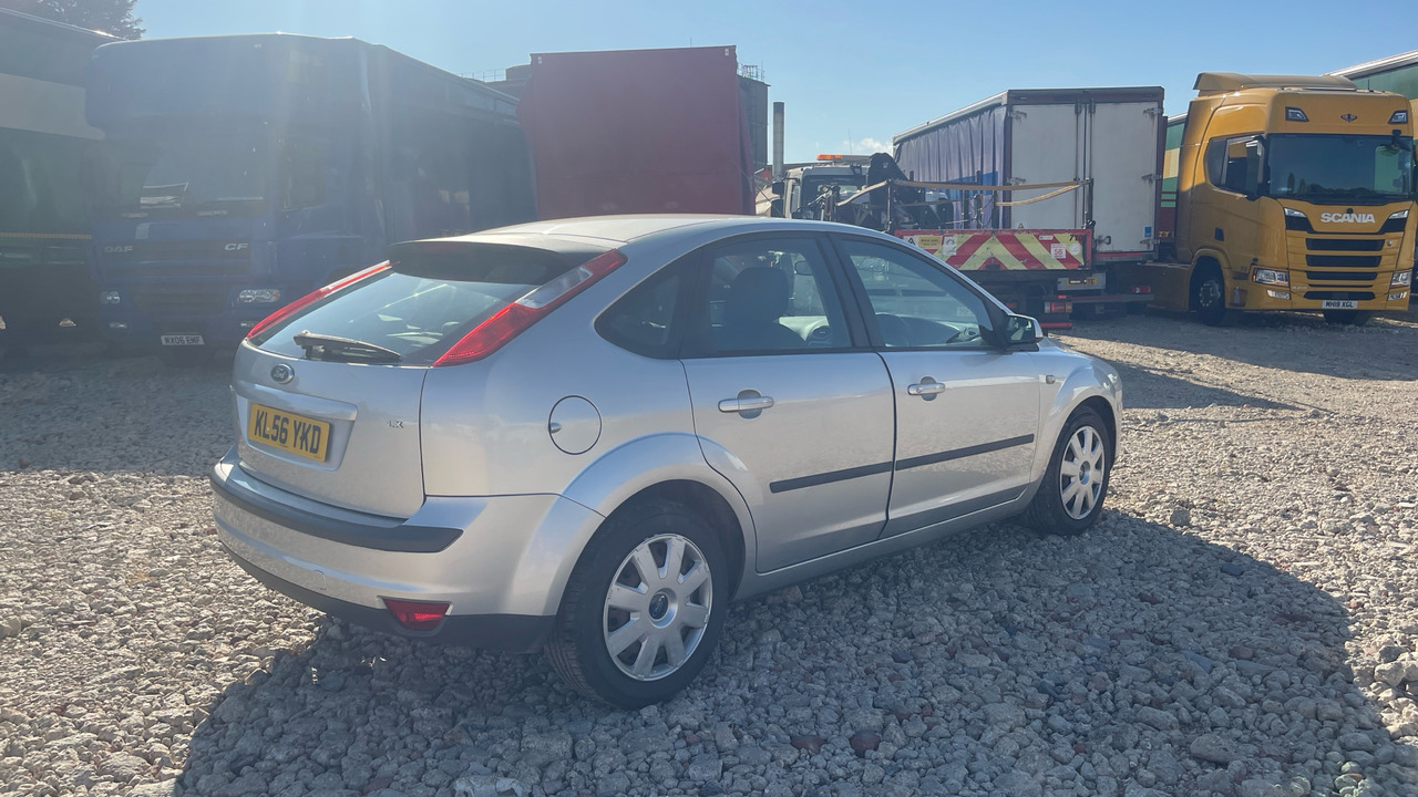 FORD FOCUS 1.4 LX - Хэтчбек: фото 4 FORD FOCUS 1.4 LX - Хэтчбек: фото 4